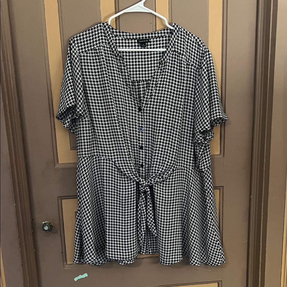 Torrid Monochrome Houndstooth Top